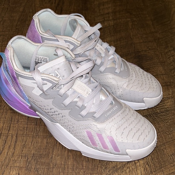 Donovan Mitchell basketball shoes - Picture 2 of 7